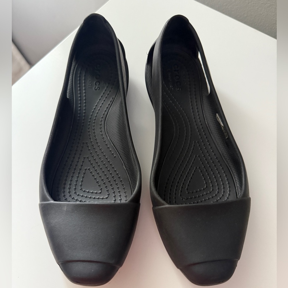 Crocs Womens Stylish Black Flats Size 6